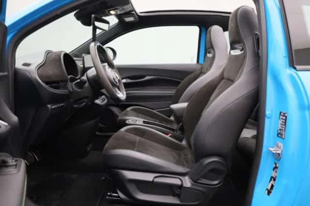 Abarth 500 C (2024) thumbnail 2
