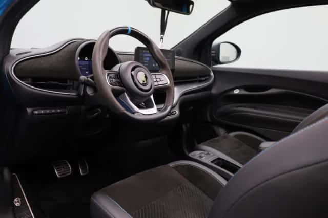 Abarth 500 C (2024) thumbnail 3