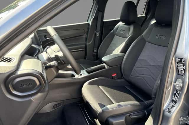 Jeep Avenger (2025) thumbnail 2