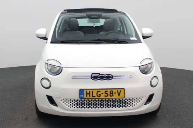 Fiat 500e (2022) thumbnail 3