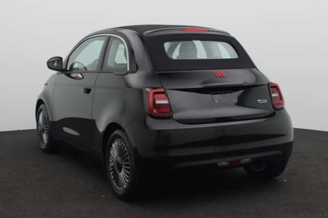 Fiat 500e (2023) thumbnail 2