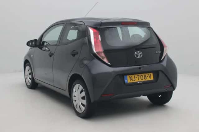 Toyota Aygo (2017) thumbnail 2