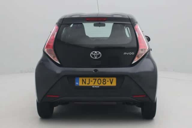 Toyota Aygo (2017) thumbnail 5