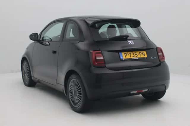 Fiat 500 (2022) thumbnail 2