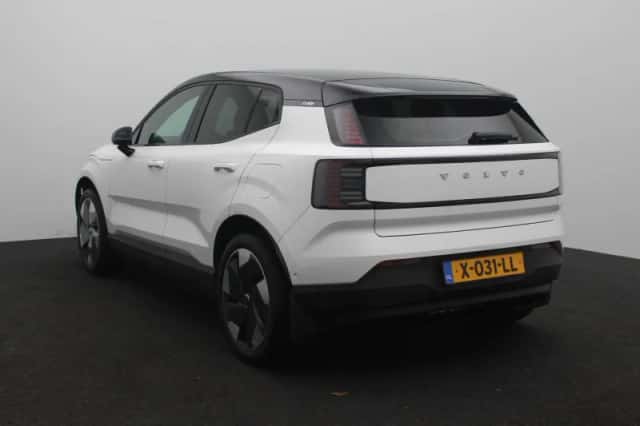 Volvo EX30 (2023) thumbnail 3