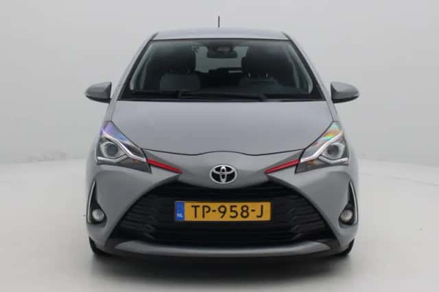 Toyota Yaris (2018) thumbnail 3