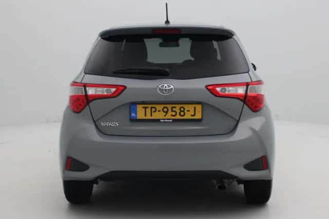 Toyota Yaris (2018) thumbnail 5