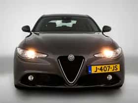 Alfa Romeo Giulia thumbnail 5