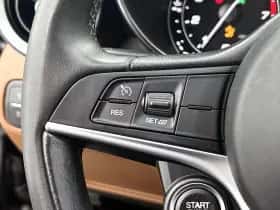 Alfa Romeo Giulia thumbnail 6