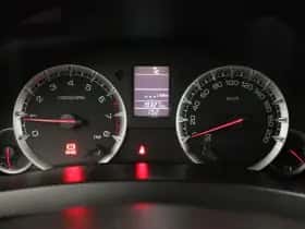 Suzuki Swift (2015) thumbnail 14