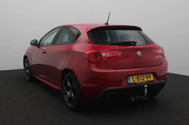 Alfa Romeo Giulietta (2018) thumbnail 3