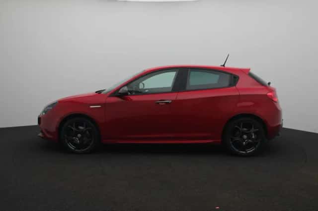 Alfa Romeo Giulietta (2018) thumbnail 5