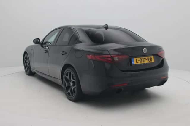 Alfa Romeo Giulia (2021) thumbnail 3