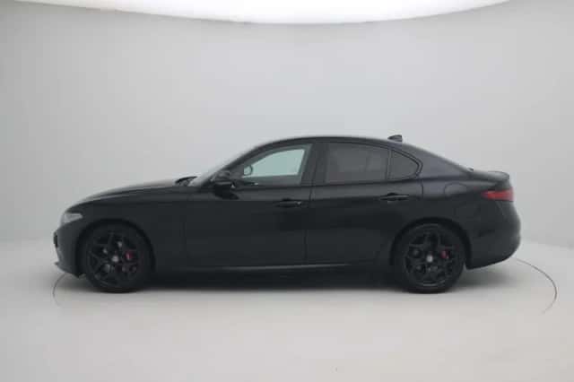 Alfa Romeo Giulia (2021) thumbnail 5