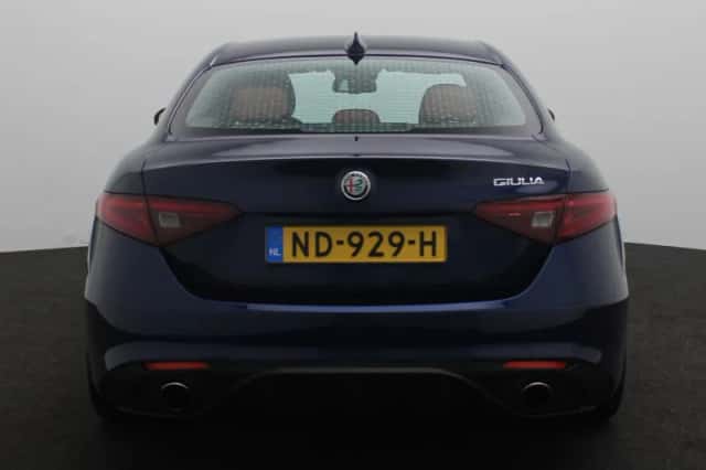 Alfa Romeo Giulia (2017) thumbnail 6