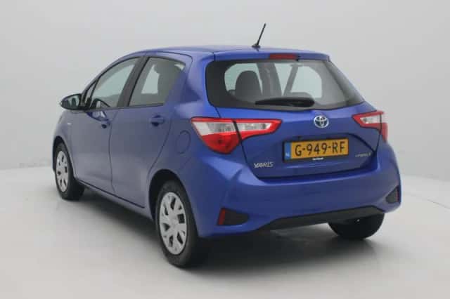 Toyota Yaris (2019) thumbnail 3
