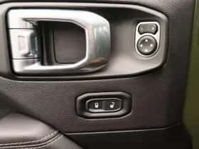 Jeep Wrangler thumbnail 21