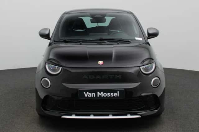 Fiat 500 (2024) thumbnail 3