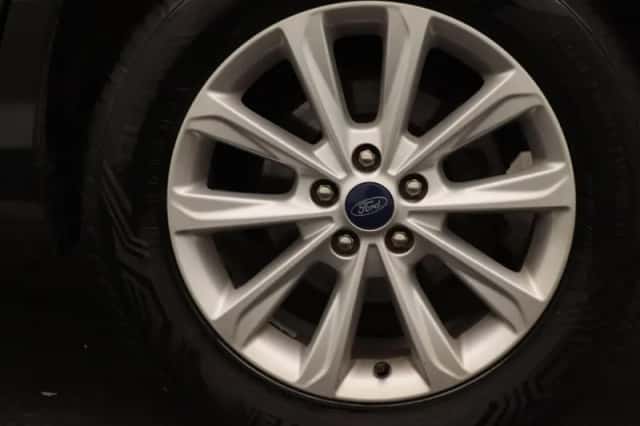 Ford Kuga (2016) thumbnail 23