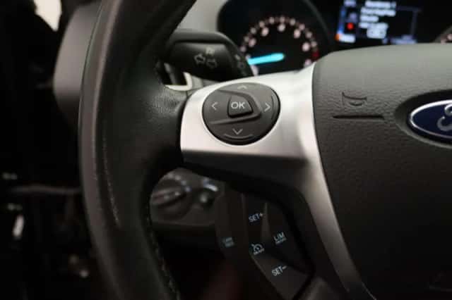 Ford Kuga (2016) thumbnail 25