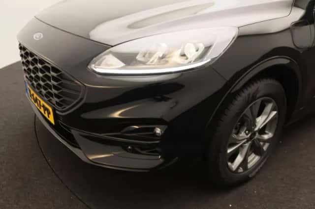 Ford Kuga (2023) thumbnail 16