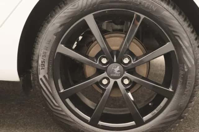 Ford Fiesta (2017) thumbnail 16