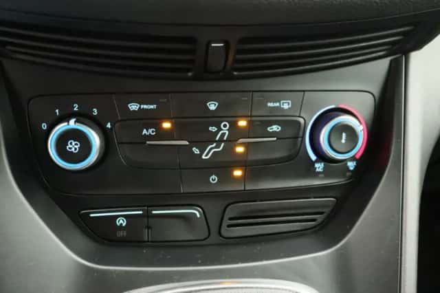 Ford C-Max (2017) thumbnail 18