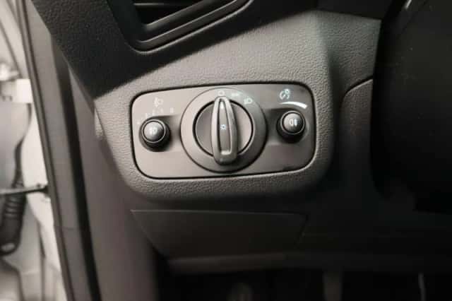 Ford C-Max (2017) thumbnail 21