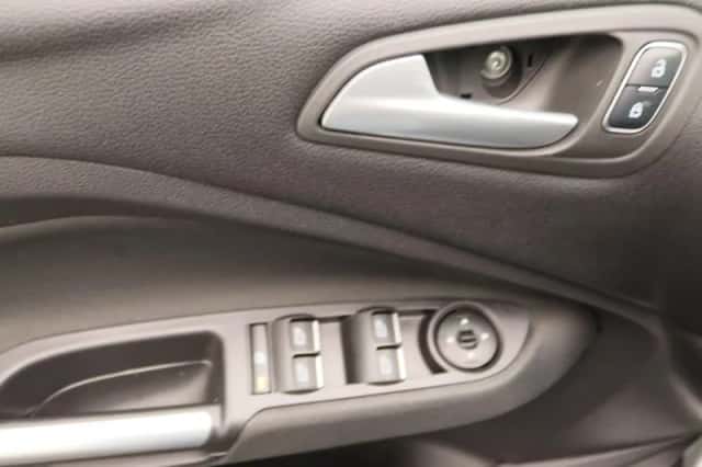 Ford C-Max (2017) thumbnail 22