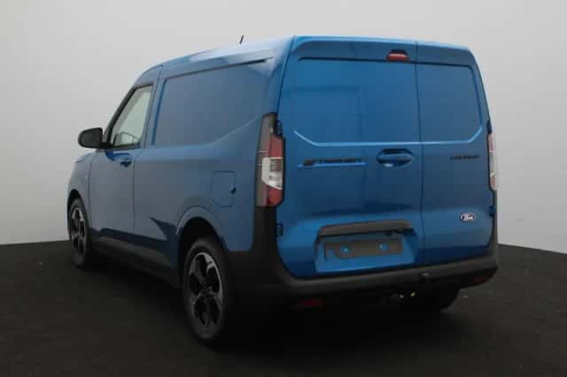 Ford E-Transit Courier (2026) thumbnail 2