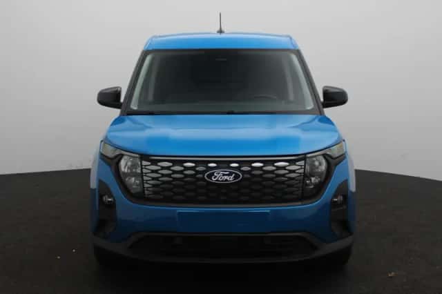 Ford E-Transit Courier (2026) thumbnail 3