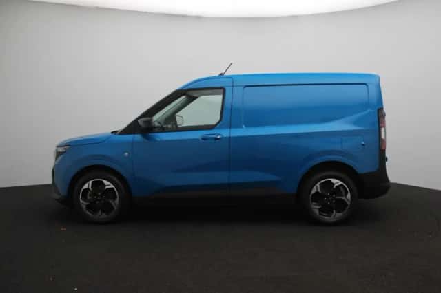 Ford E-Transit Courier (2026) thumbnail 4