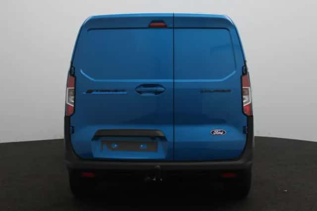 Ford E-Transit Courier (2026) thumbnail 5