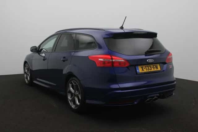 Ford Focus (2018) thumbnail 3