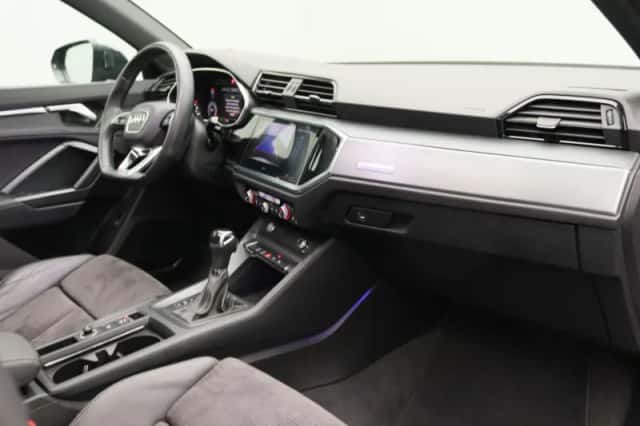 Audi Q3 (2019) thumbnail 26