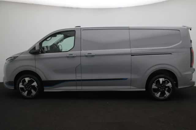 Ford E-Transit (2026) thumbnail 4