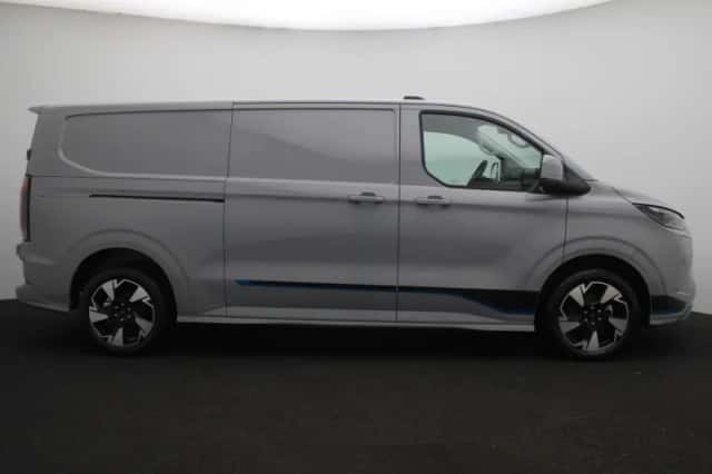 Ford E-Transit (2026) thumbnail 6