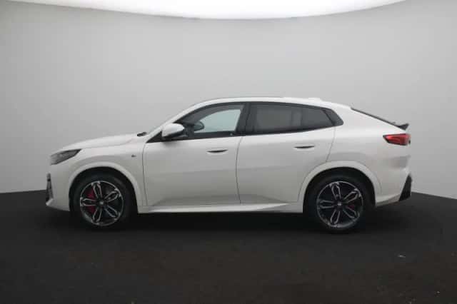 BMW X2 (2024) thumbnail 5