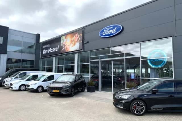 Ford Kuga (2022) thumbnail 4