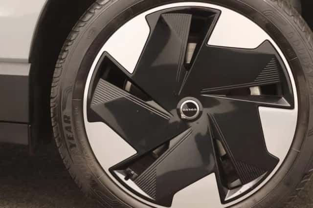 Volvo EX30 (2024) thumbnail 15