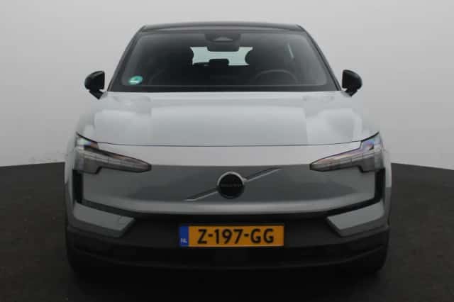 Volvo EX30 (2024) thumbnail 3