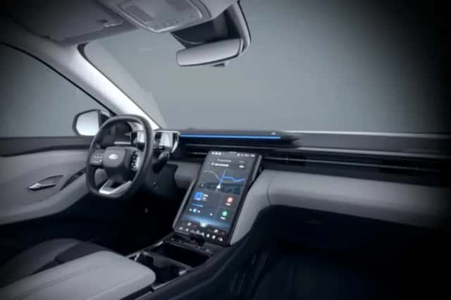 Ford Explorer (2024) thumbnail 8