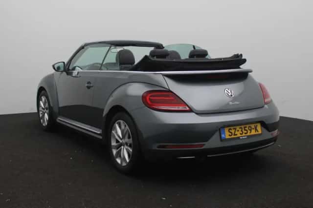 Volkswagen Beetle (2018) thumbnail 2