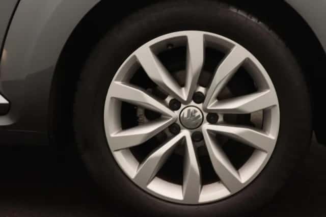 Volkswagen Beetle (2018) thumbnail 16