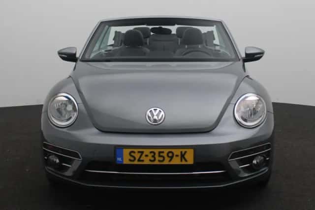 Volkswagen Beetle (2018) thumbnail 3