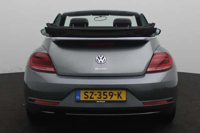 Volkswagen Beetle (2018) thumbnail 5