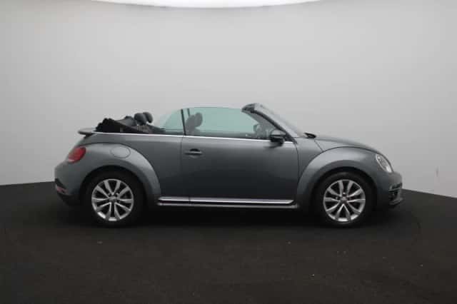 Volkswagen Beetle (2018) thumbnail 6