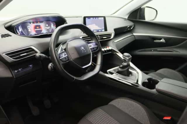 Peugeot 3008 (2017) thumbnail 22