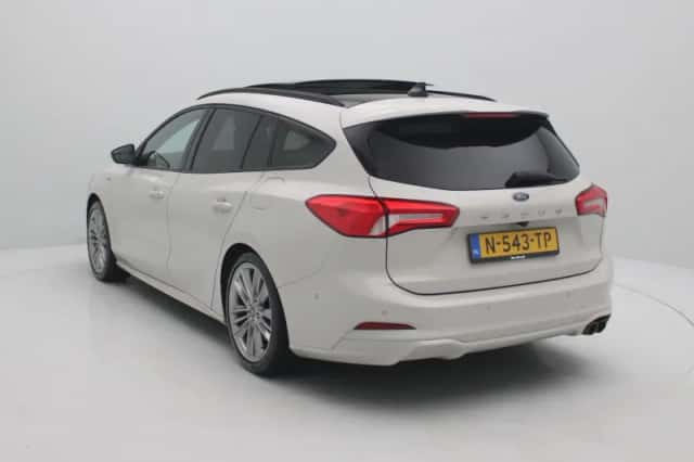 Ford Focus (2022) thumbnail 3