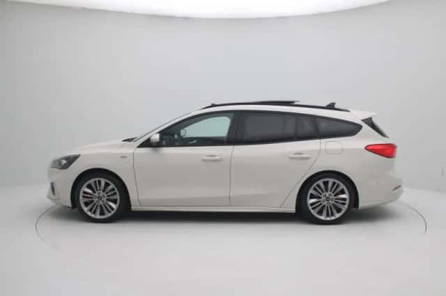Ford Focus (2022) thumbnail 5